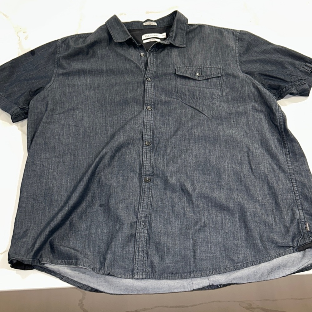 Calvin Klein men’s collared button up casual shirt, size XL
